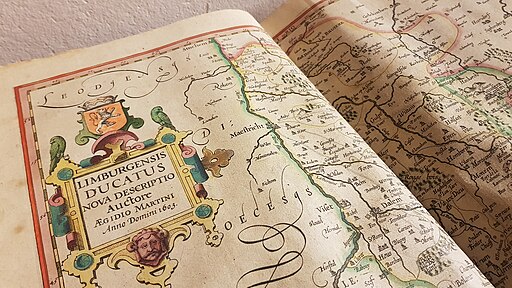 512px-Maastricht-course_2023_-_Opening_up_old_books_(11)